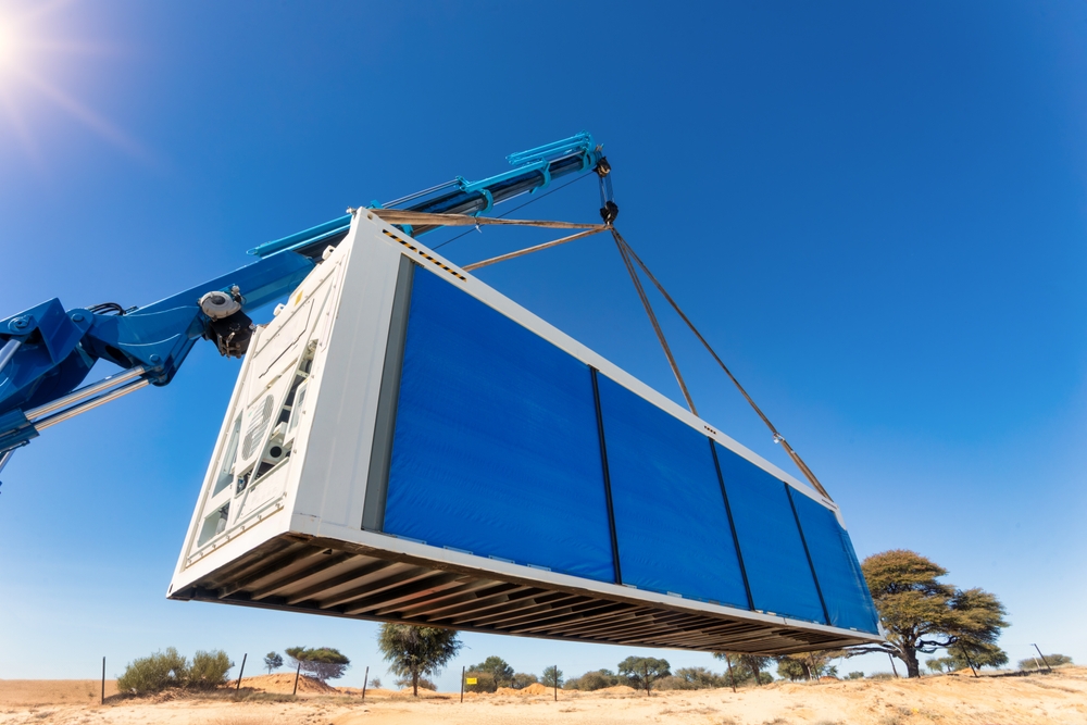 How are refrigerated containers powered