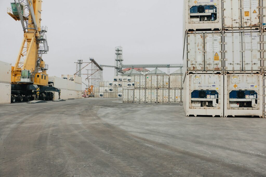 Refrigerated Containers vs. Traditional Cold Storage: What’s the Best Option?